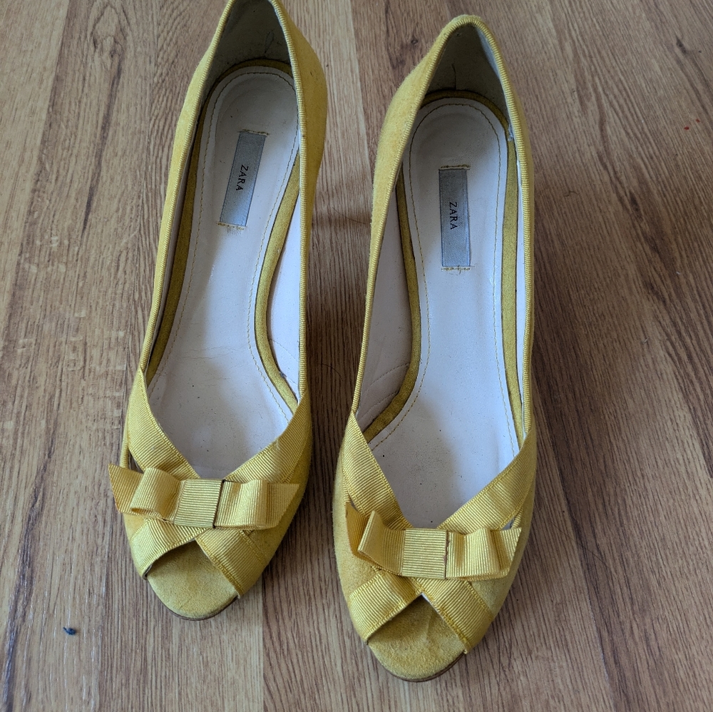 Elegant yellow Zara shoes size 38